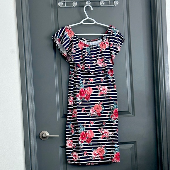 Beautiful  floral dress elastic, comfortable can be use cover or shoulder off - Picture 1 of 3